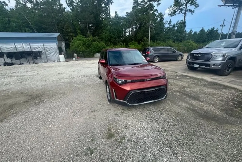 2023 Kia Soul LX photo 1