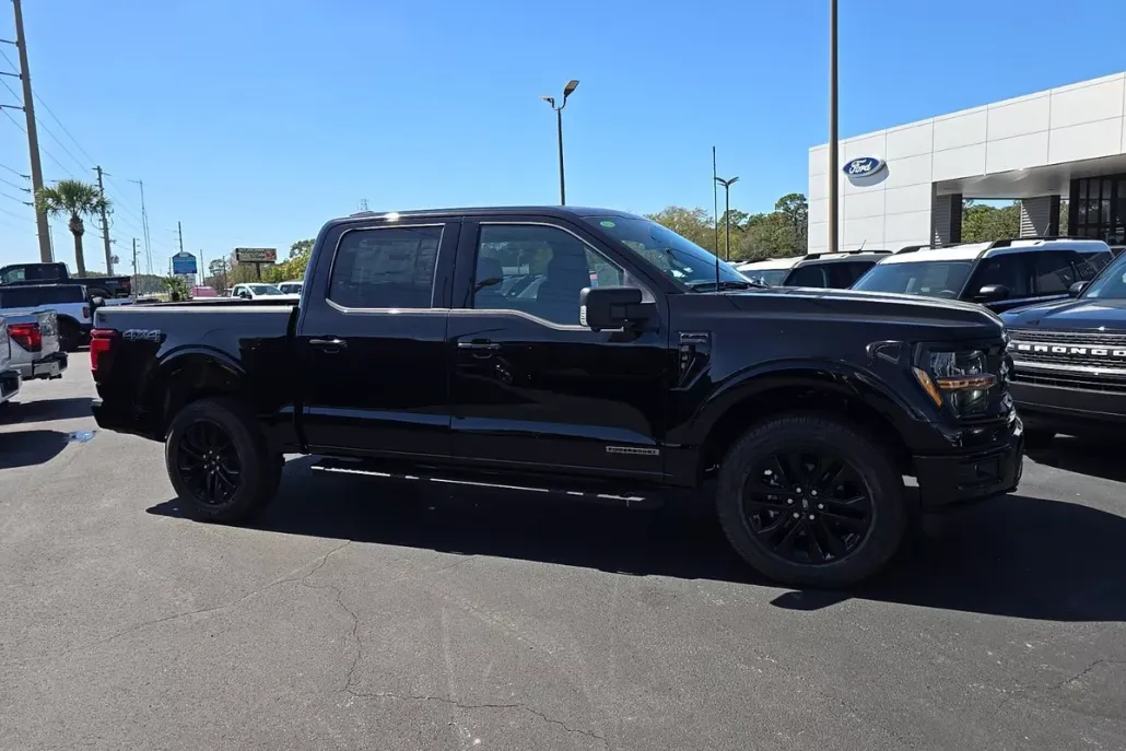 2025 Ford F-150 XLT photo 1