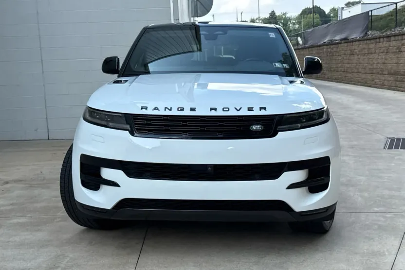 2024 Land Rover Range Rover Sport SE photo 1