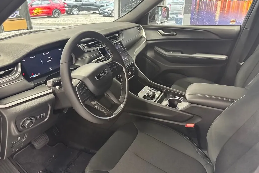 2025 Jeep Grand Cherokee Laredo X photo 1
