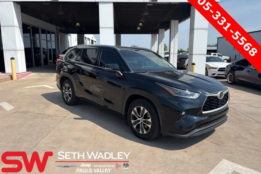 2021 Toyota Highlander XLE photo 1