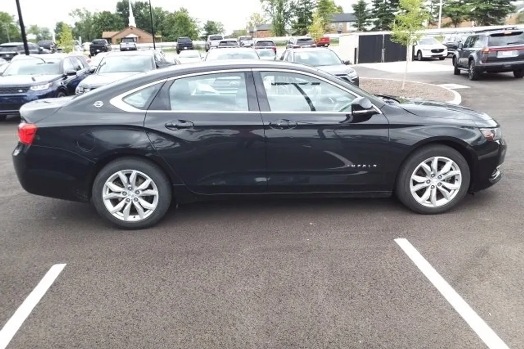 2018 Chevrolet Impala 1LT photo 1