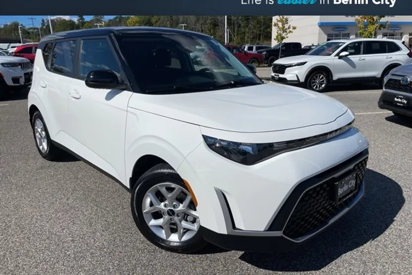 2025 Kia Soul S photo 1