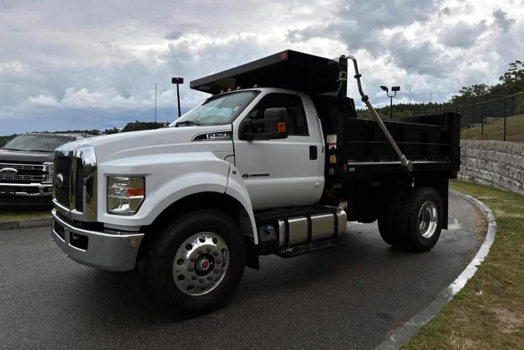 2025 Ford F-750 Regular Cab photo 1