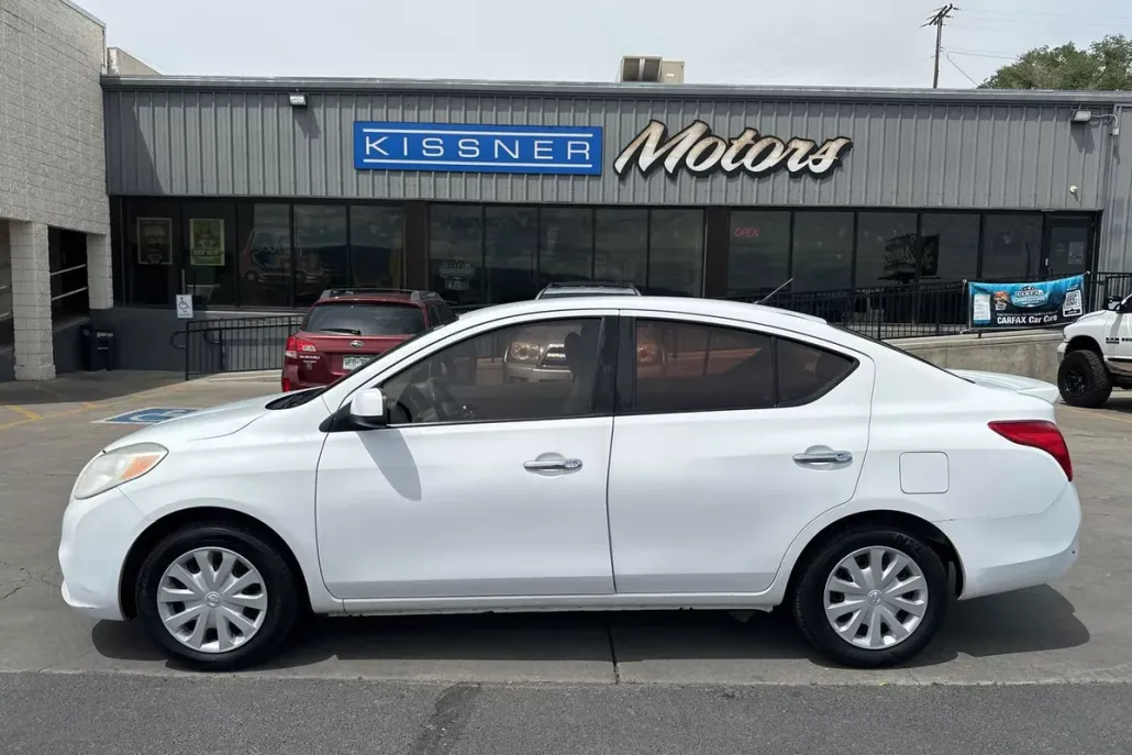 2013 Nissan Versa 1.6 SV photo 1