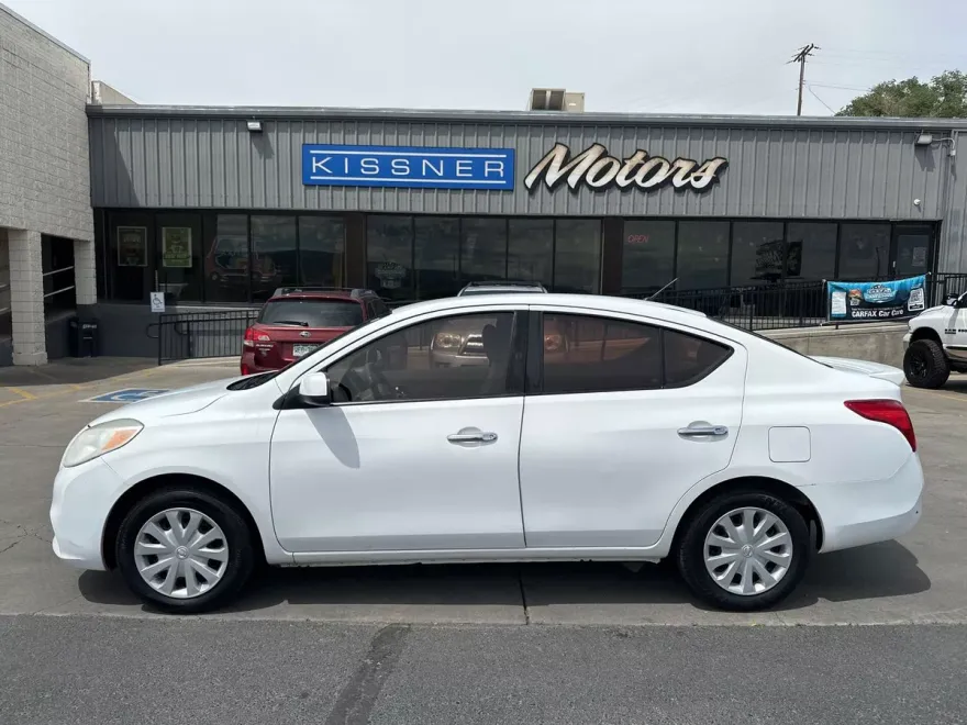 2013 Nissan Versa 1.6 SV photo 1