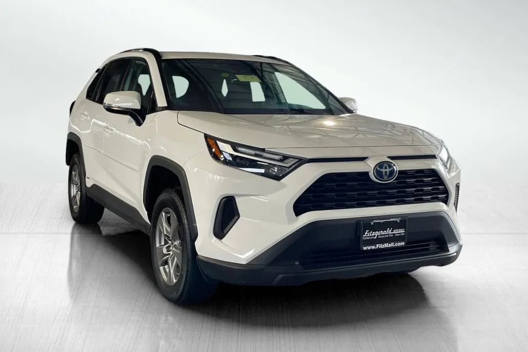2024 Toyota RAV4 Hybrid LE photo 1