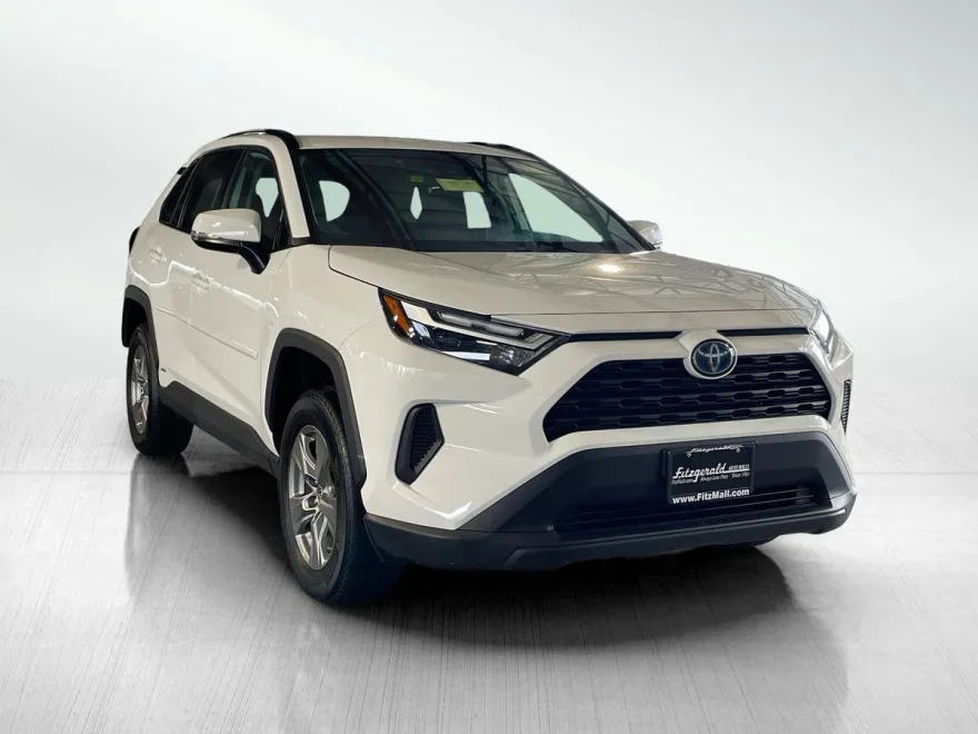 2024 Toyota RAV4 Hybrid LE photo 1
