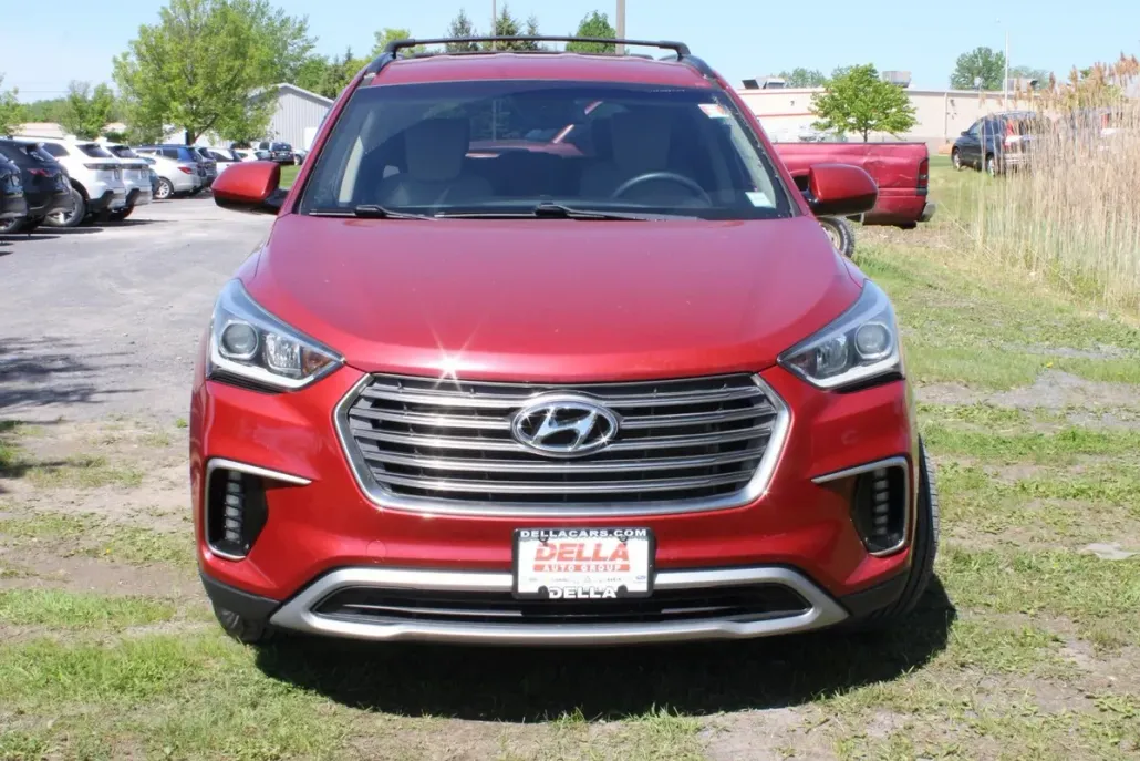 2018 Hyundai Santa Fe SE photo 1