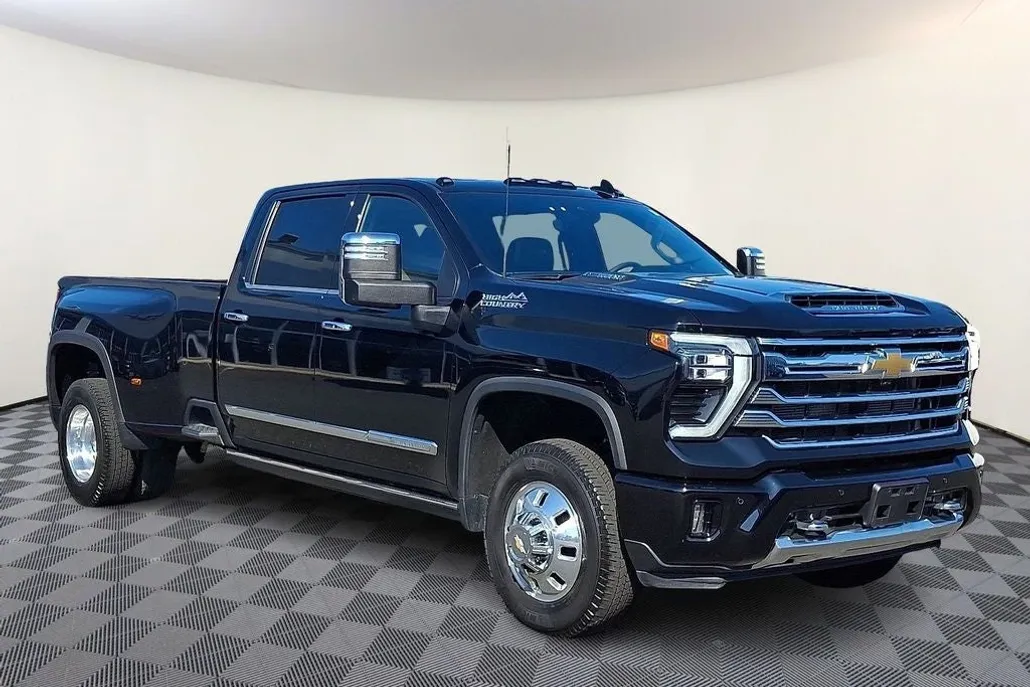 2024 Chevrolet Silverado 3500HD High Country photo 1