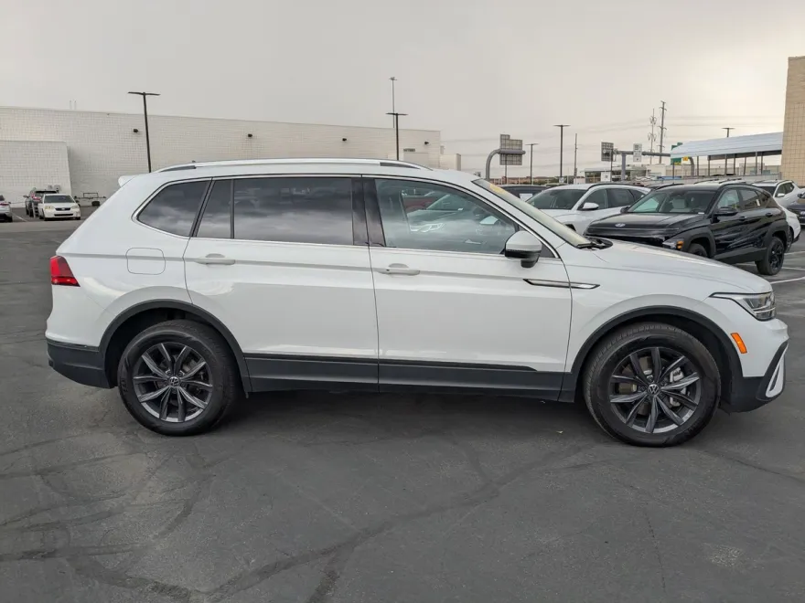 2022 Volkswagen Tiguan SE photo 1