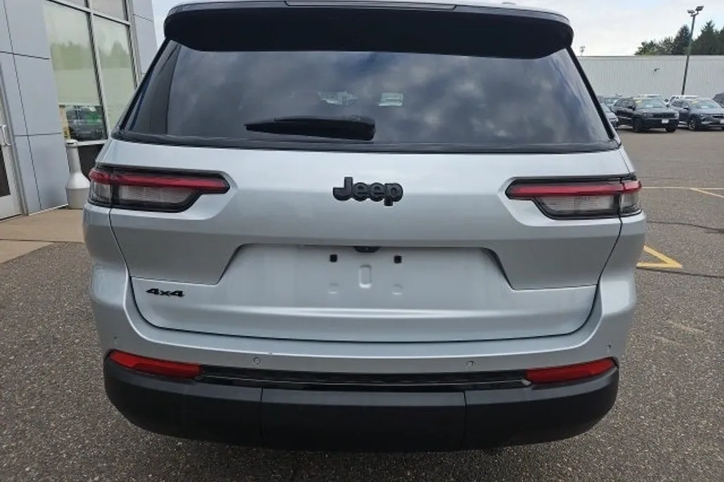 2024 Jeep Grand Cherokee Altitude photo 1