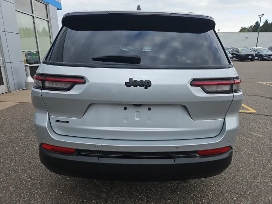 2024 Jeep Grand Cherokee Altitude photo 1
