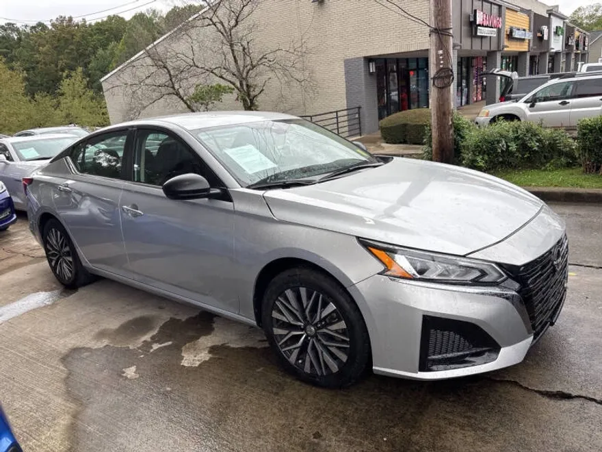 2024 Nissan Altima 2.5 SV photo 1
