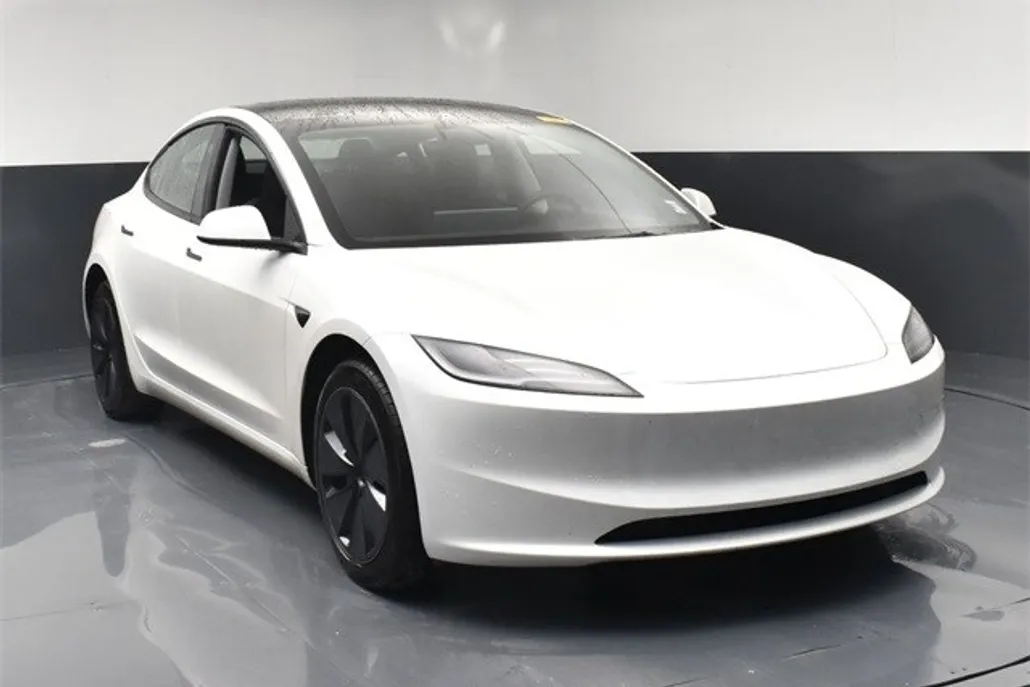 2025 Tesla Model 3 Long Range photo 1