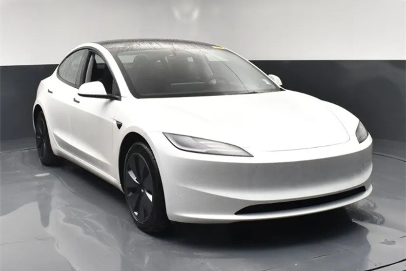 2025 Tesla Model 3 Long Range photo 1
