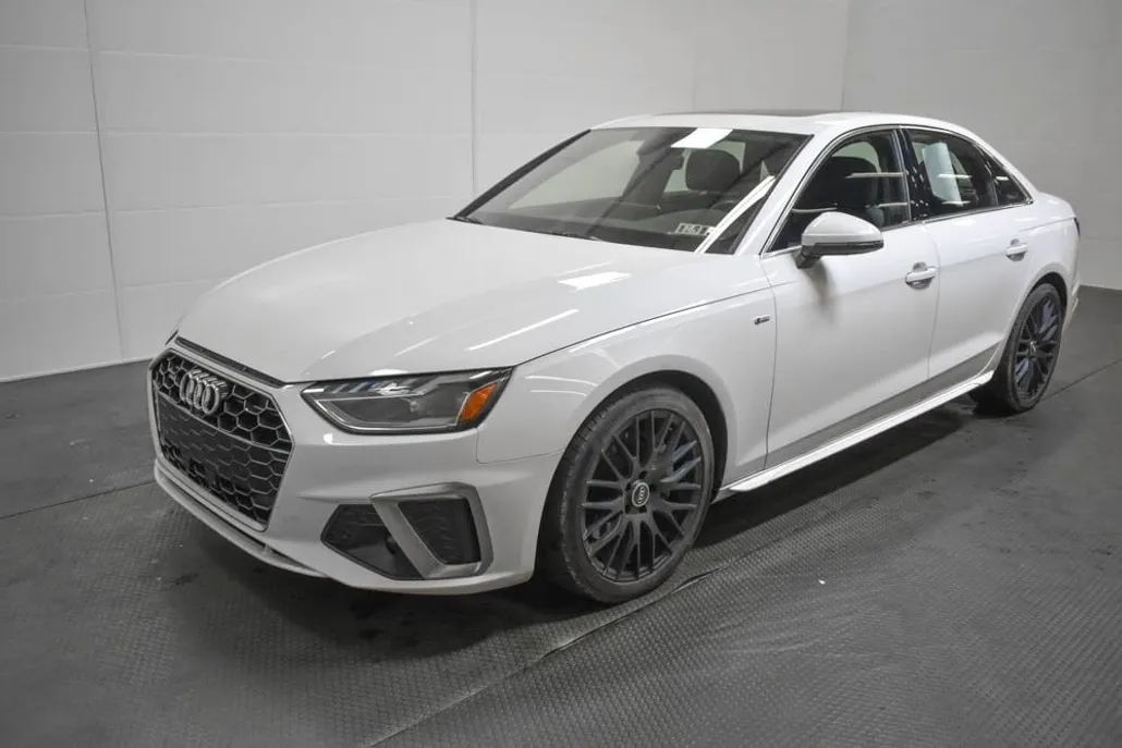 2022 Audi A4 45 S line Premium Plus photo 1
