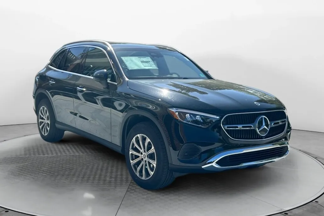 2025 Mercedes Benz GLC 300 4MATIC photo 1
