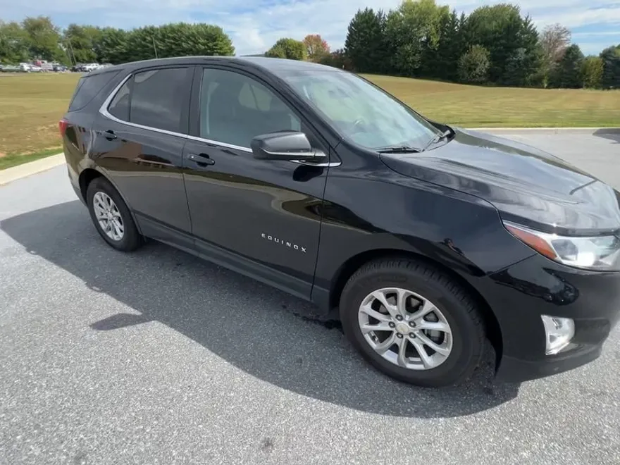 2021 Chevrolet Equinox LT photo 1
