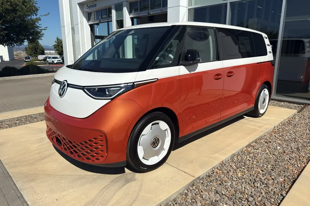2025 Volkswagen ID. Buzz photo 1