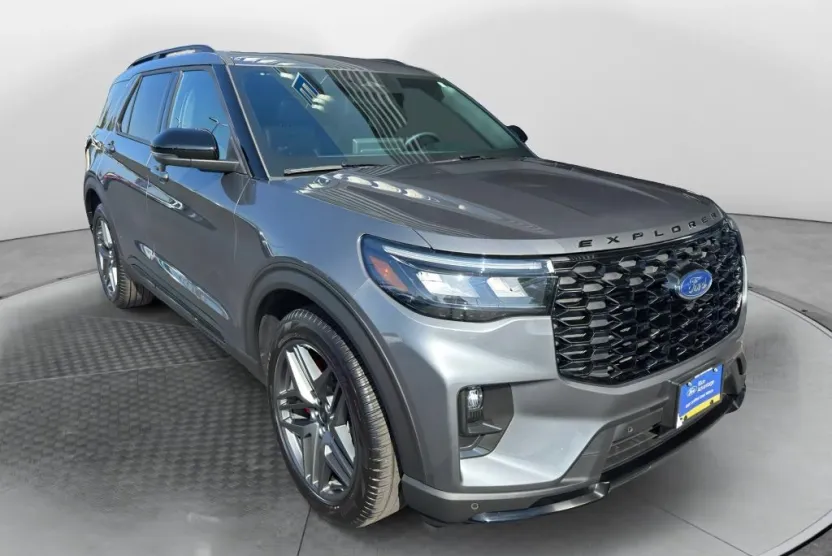 2025 Ford Explorer ST photo 1