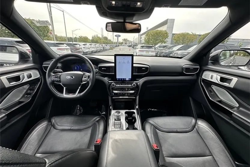 2022 Ford Explorer ST photo 1
