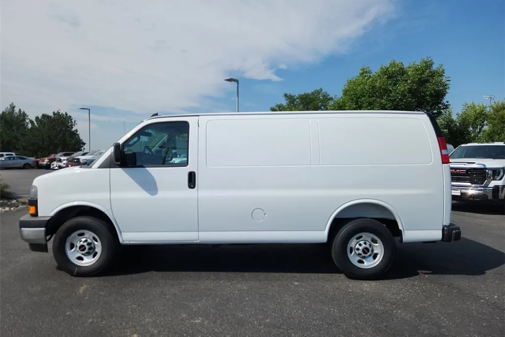2025 Gmc Savana Cargo 2500 photo 1