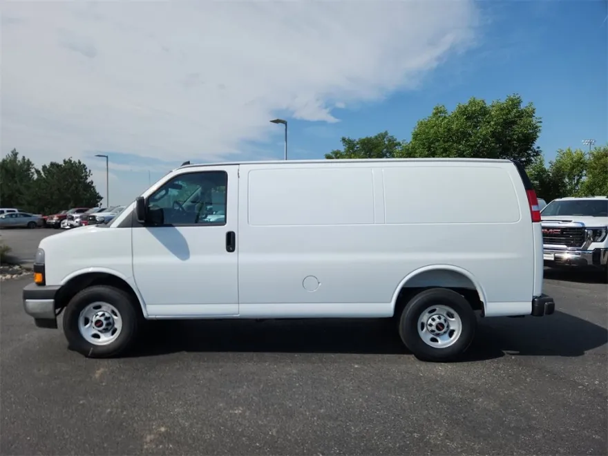 2025 Gmc Savana Cargo 2500 photo 1