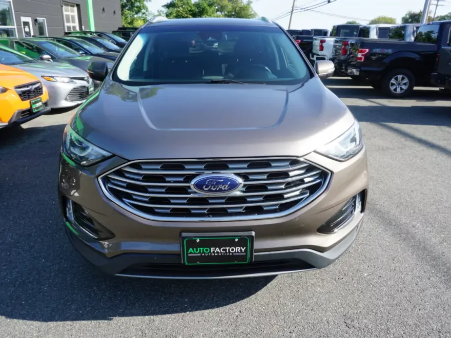 2019 Ford Edge Titanium photo 1