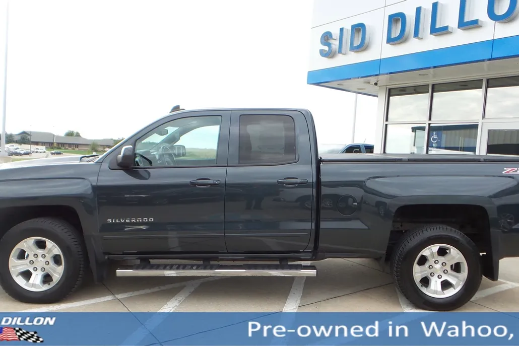 2017 Chevrolet Silverado 1500 LT photo 1