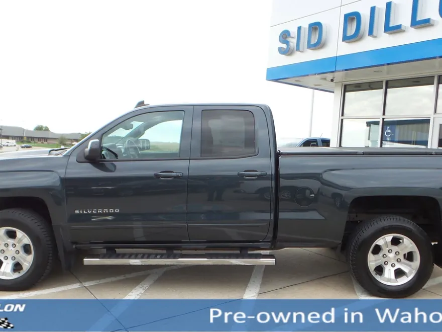 2017 Chevrolet Silverado 1500 LT photo 1