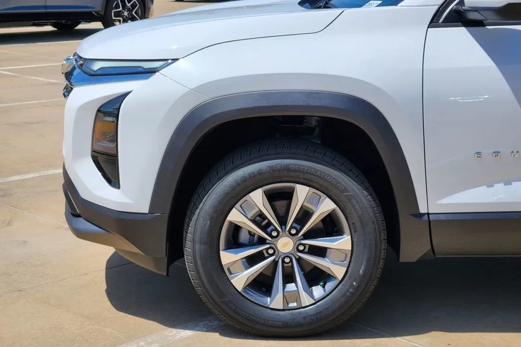 2026 Chevrolet Equinox LT photo 1