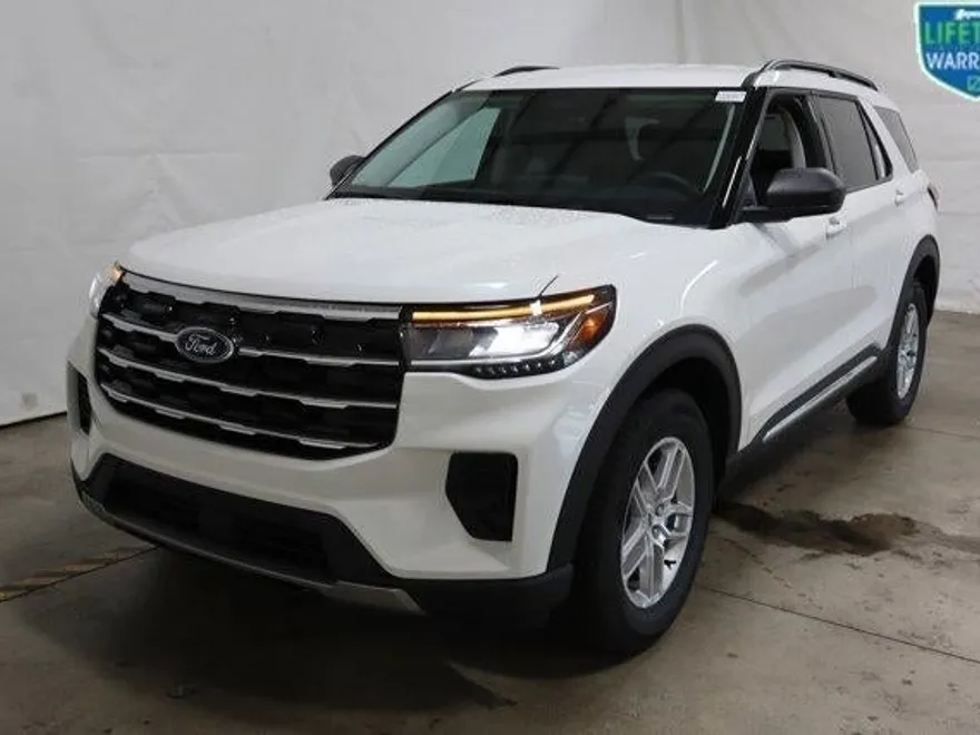 2025 Ford Explorer photo 1