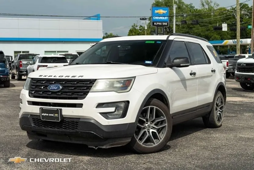 2016 Ford Explorer Sport photo 1