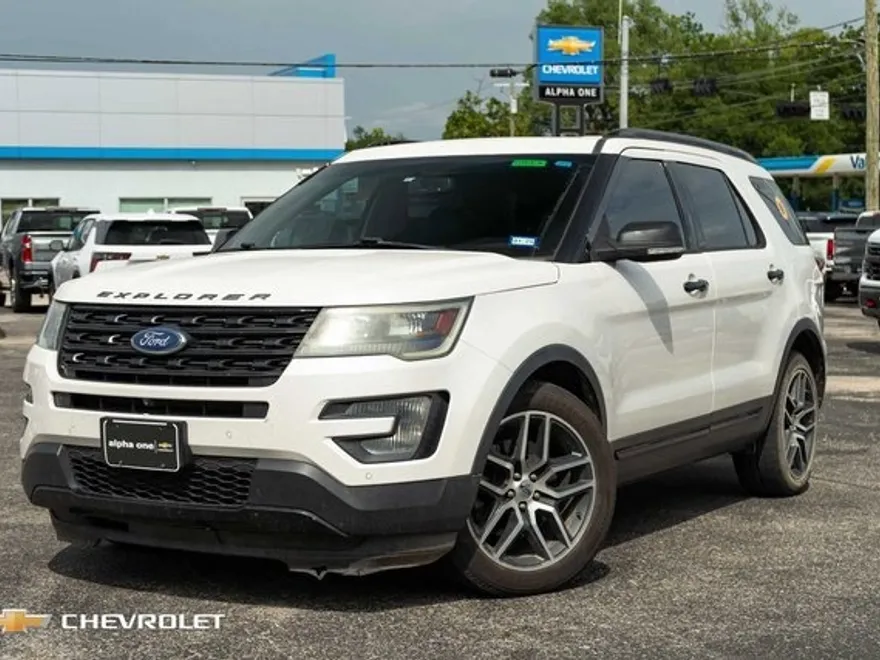 2016 Ford Explorer Sport photo 1