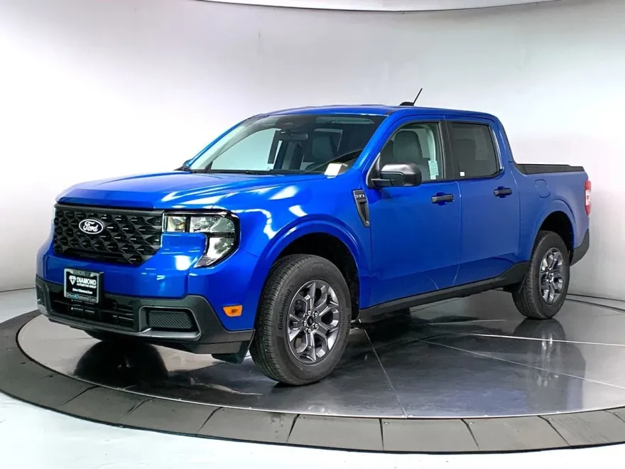2025 Ford Maverick XLT photo 1