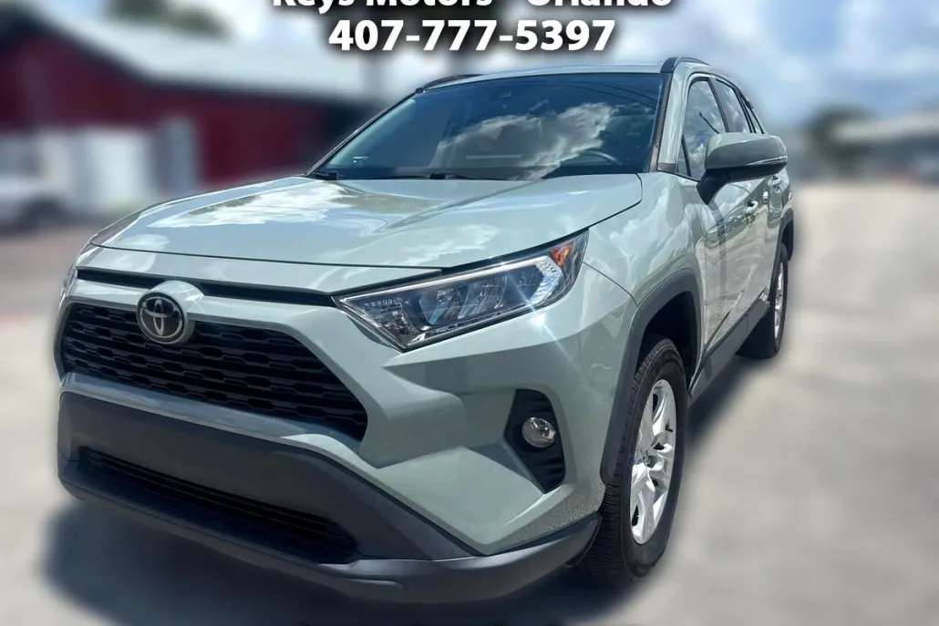 2021 Toyota RAV4 XLE photo 1