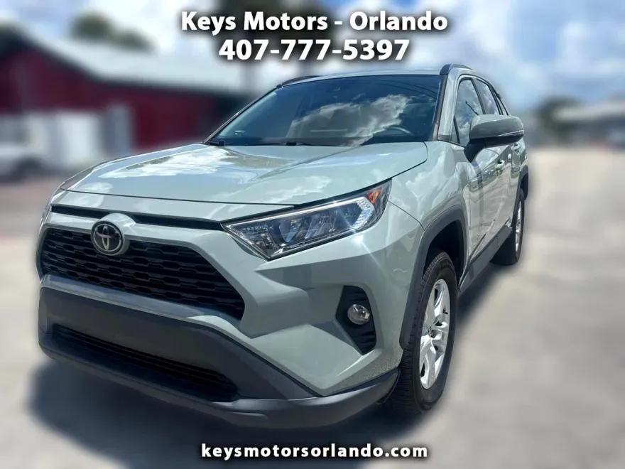 2021 Toyota RAV4 XLE photo 1