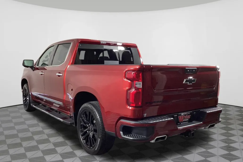 2024 Chevrolet Silverado 1500 High Country photo 1