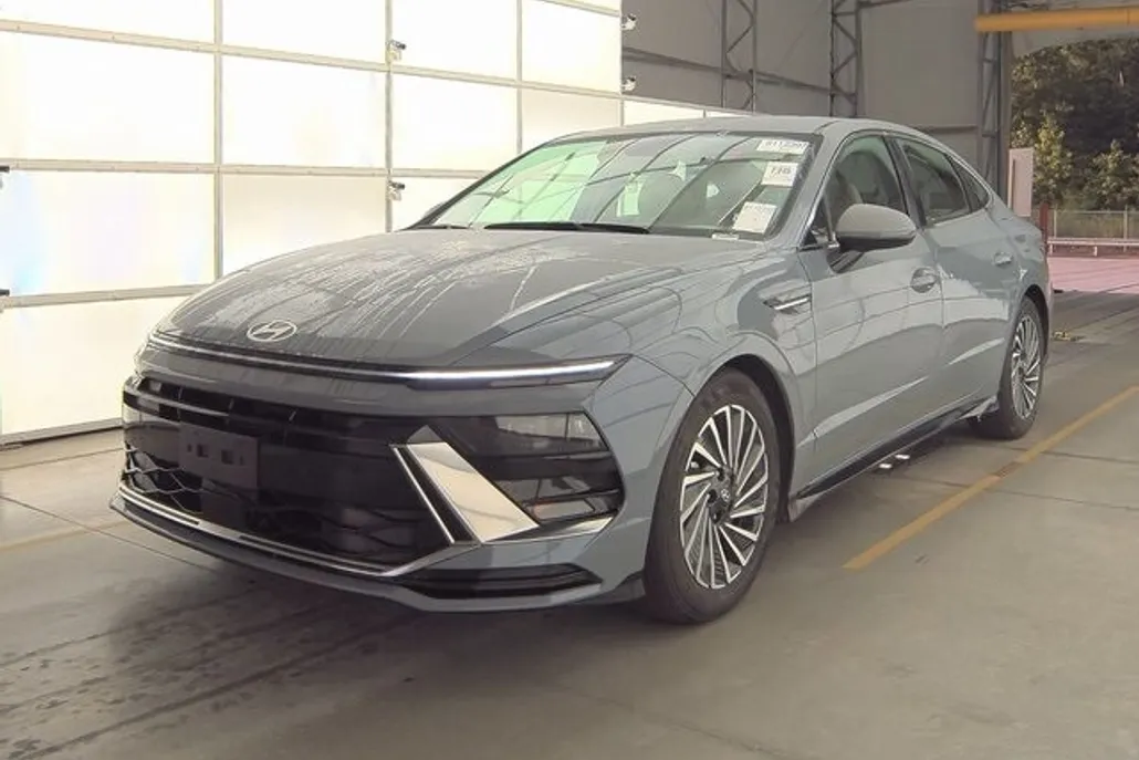 2025 Hyundai Sonata Hybrid SEL photo 1
