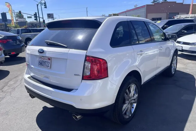 2013 Ford Edge SEL Sport photo 1