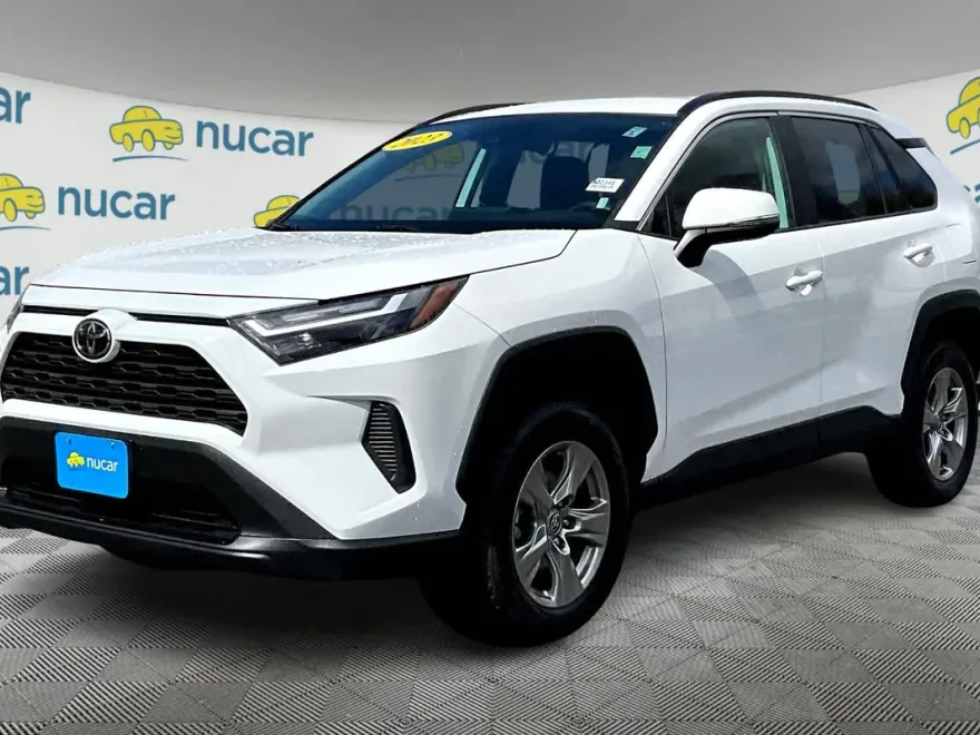 2023 Toyota RAV4 XLE photo 1