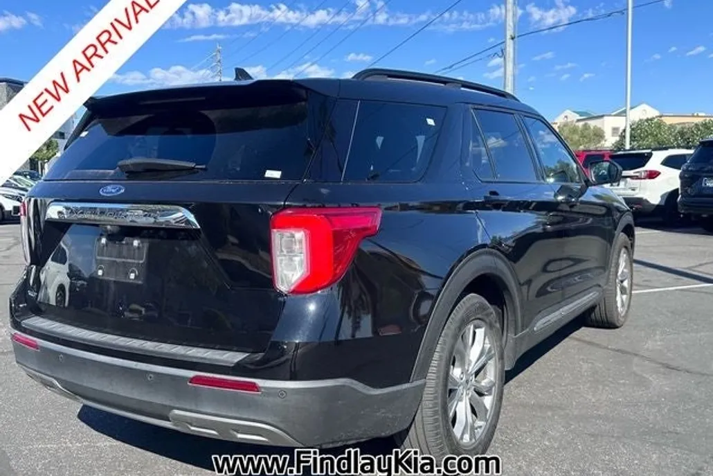 2021 Ford Explorer XLT photo 1