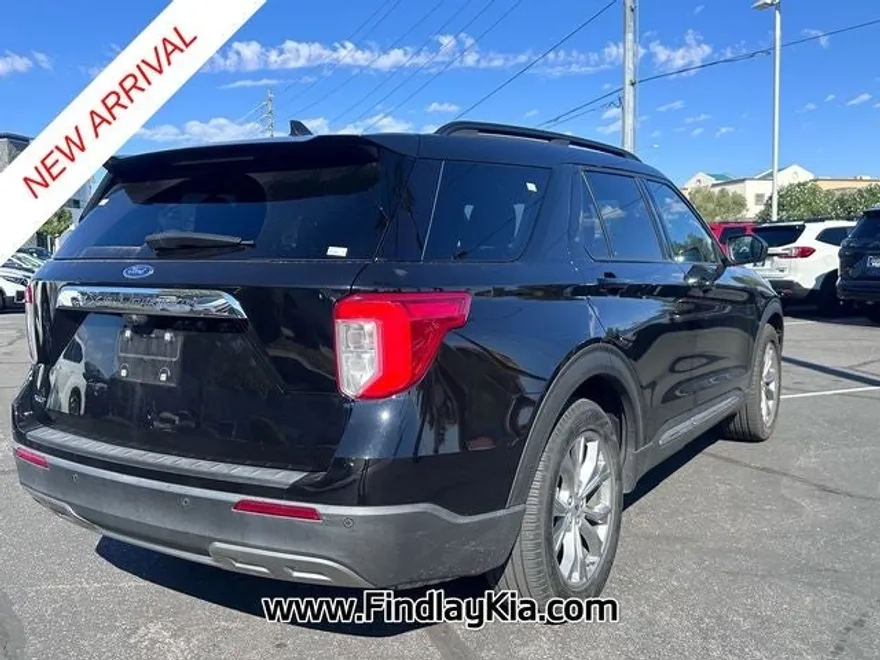 2021 Ford Explorer XLT photo 1