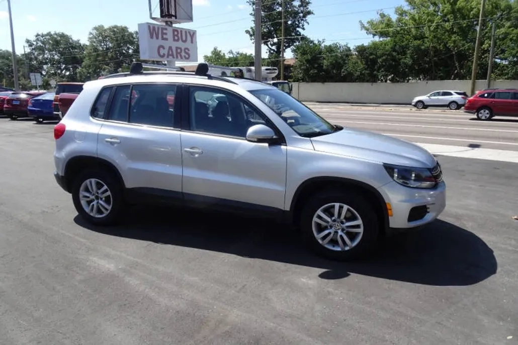 2017 Volkswagen Tiguan S photo 1