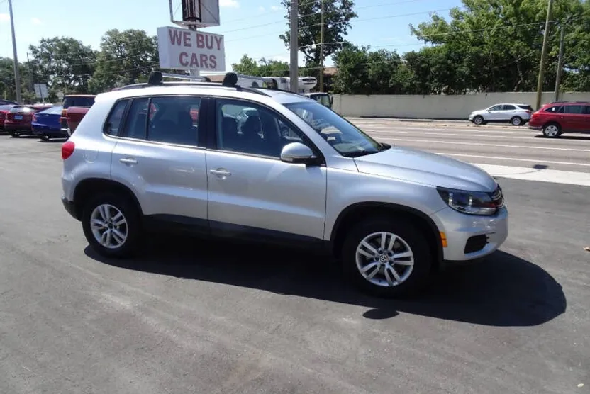 2017 Volkswagen Tiguan S photo 1