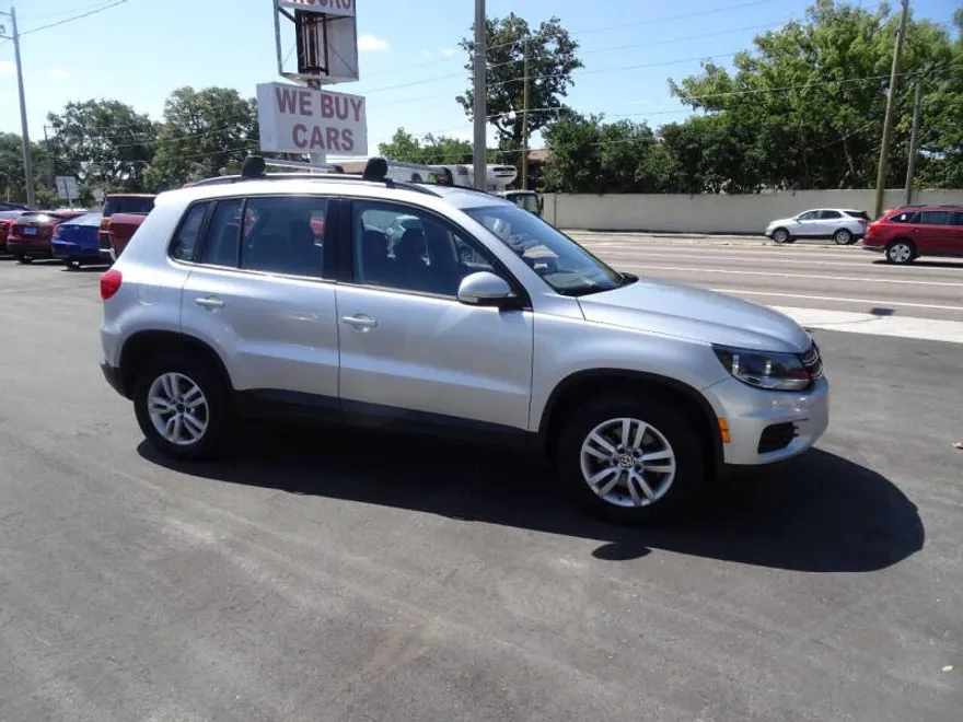 2017 Volkswagen Tiguan S photo 1