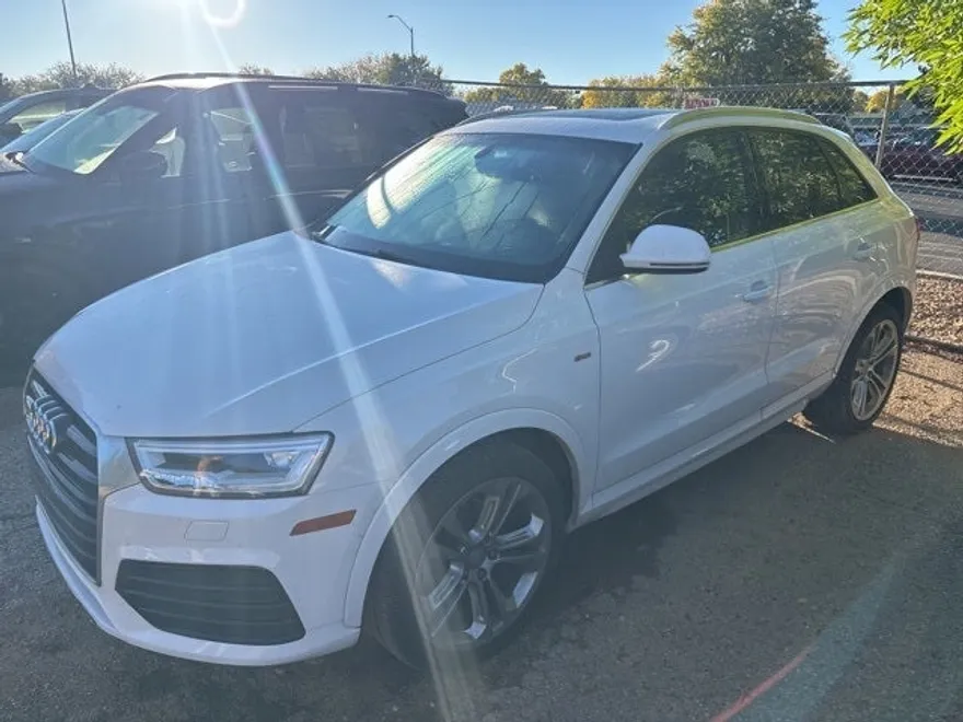2016 Audi Q3 Prestige photo 1