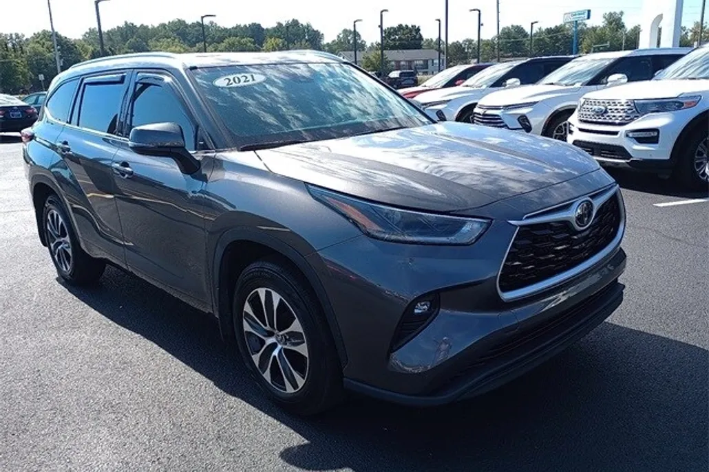 2021 Toyota Highlander XLE photo 1