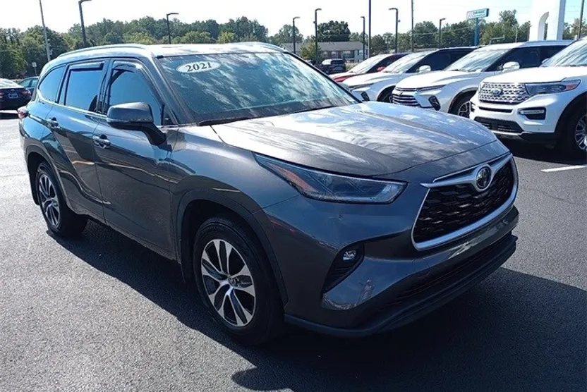 2021 Toyota Highlander XLE photo 1